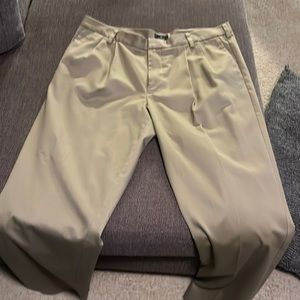 Men’s dockers khakis